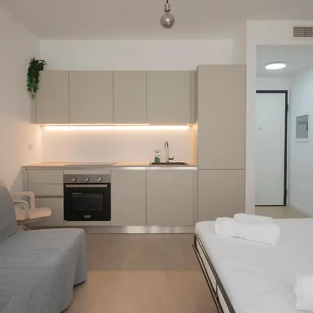 I Host - Binda 18 アパート