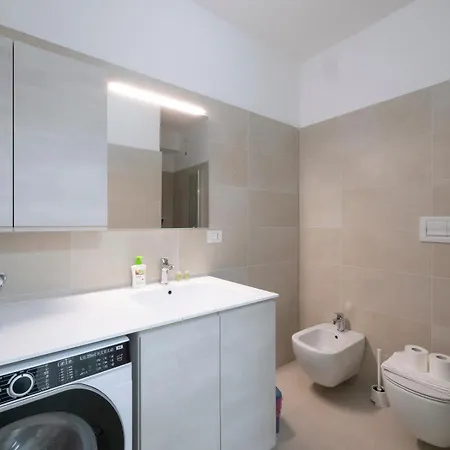 I Host - Binda 18 * ミラノ